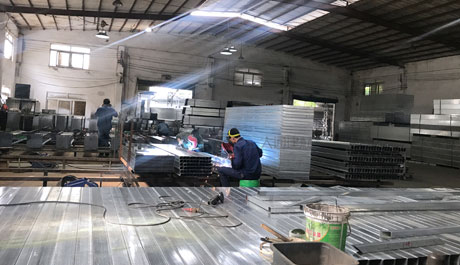 深圳大通建材，引領(lǐng)施工工地圍擋新市場(chǎng)，鋼圍擋、pvc圍擋生產(chǎn)銷(xiāo)售廠(chǎng)家。